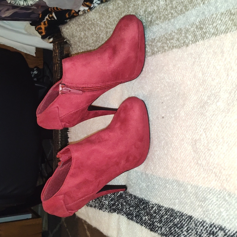 4" Red pumps 🍒 - Picture 2 of 5